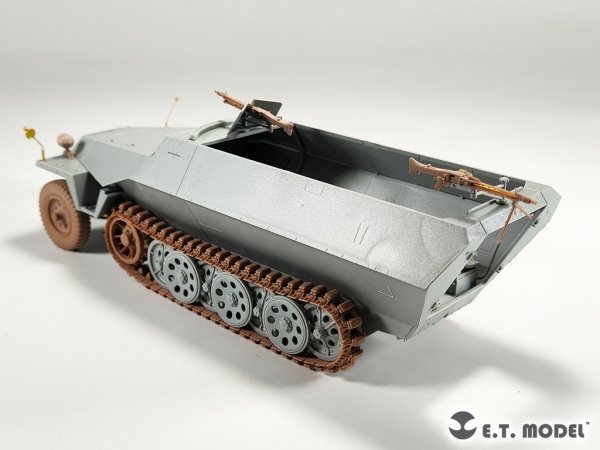 E.T. Model P35-405 WWII German Sd.kfz.251/Sd.kfz.11 Track links &amp; Sprockets Early 3d Printed 1/35