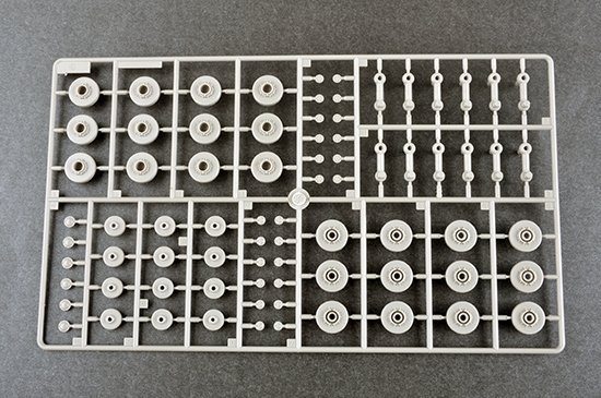 Trumpeter 09597 KV-1 1942 Simplified Turret Tank w/Tank Crew 1/35