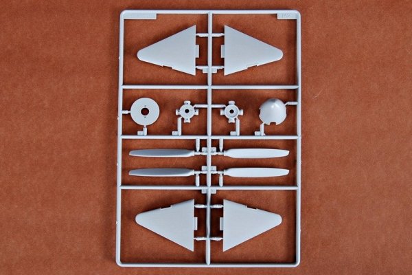 Trumpeter 02413 Spitfire MK.VI (1:24)