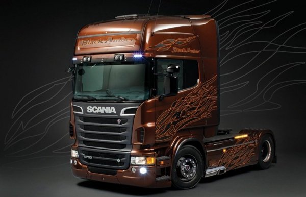 Italeri 3897 SCANIA R730 BLACK AMBER (1:24)