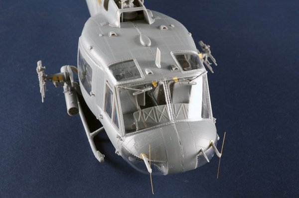 Trumpeter 05112 UH-1B Huey - Gunship 1/35