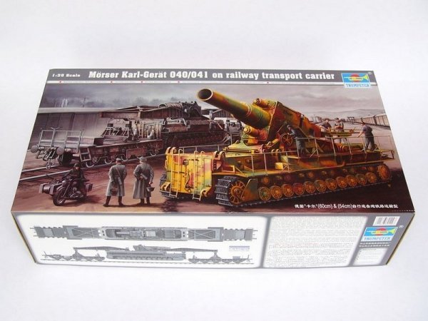 Trumpeter 00209 Morser Karl-Gerat 040/041 on railway transport carrier (1:35)