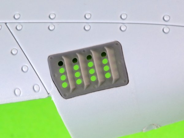 Master AM-48-190 P-51 Mustang - pokrywa wlotu powietrza do gaźnika - typ z żaluzjami dla RAF - wersja A (do modelu Airfix) 1/48