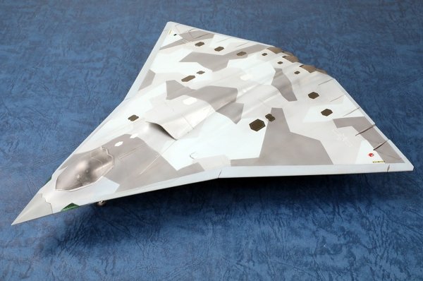 Trumpeter 01689 PLAAF J-36 Prototype 1/72