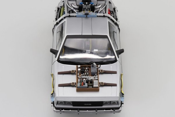 Aoshima 06438 Timemachine from BACK TO THE FUTURE Part III 1/24