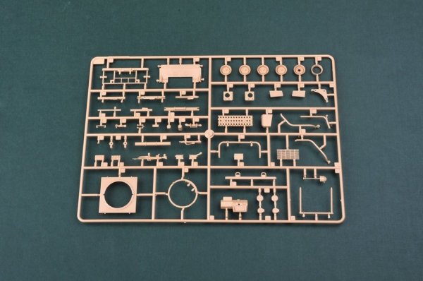 Hobby Boss 82450 RSOV with MG (1:35)