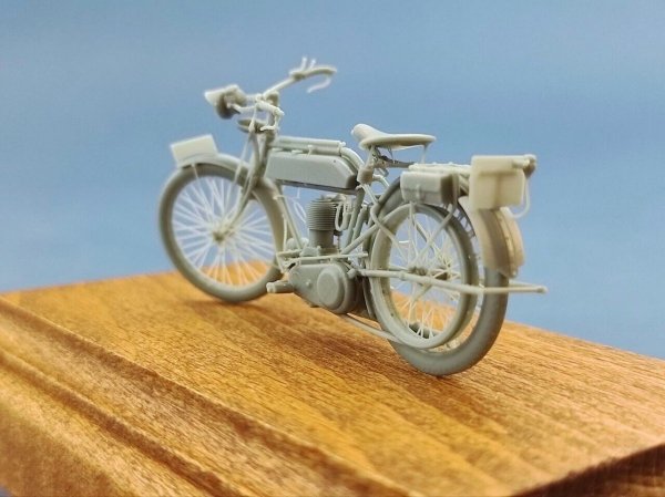 Copper State Models B32-001 Copper State Models B32-001 British Motorcycle Tr.Model H 1/32