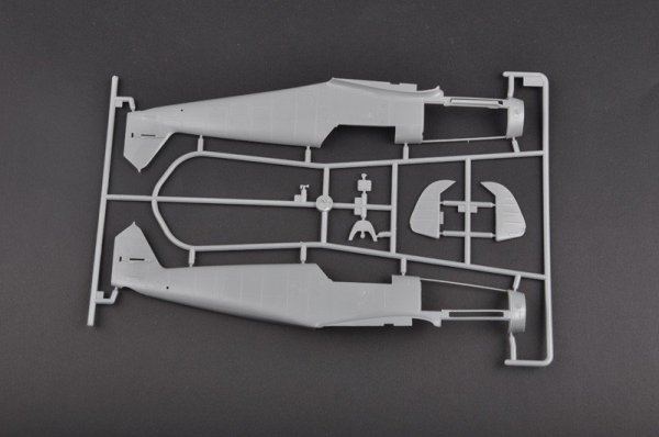 Trumpeter 02293 Messerschmitt Bf 109F-4/Trop (1:32)