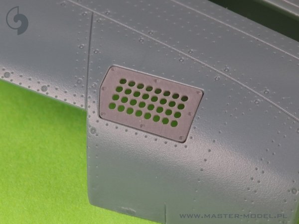 Master AM-48-186 P-51 Mustang - pokrywa wlotu powietrza do gaźnika - typ standardowy z otworami (do modelu Eduard) 1/48