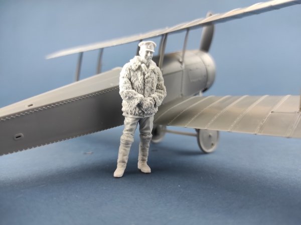 Copper State Models F32-051 RNAS Pilot in Fur Coat 1/32