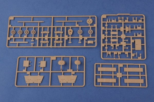 Hobby Boss 83848 Soviet T-20 Armored Tractor Komsomolets 1940 1/35