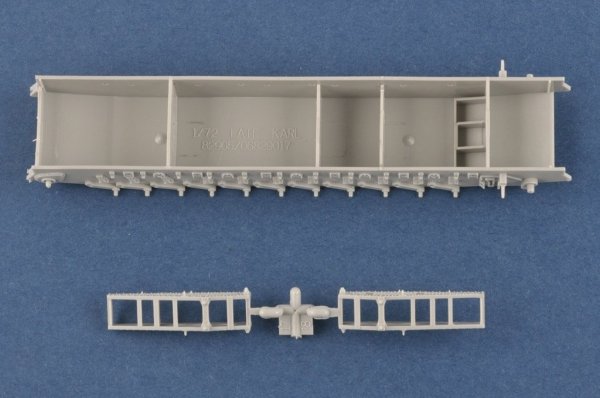 Hobby Boss 82961 German KARL-Geraet 040/041 on Railway Transport Carrier 1/72