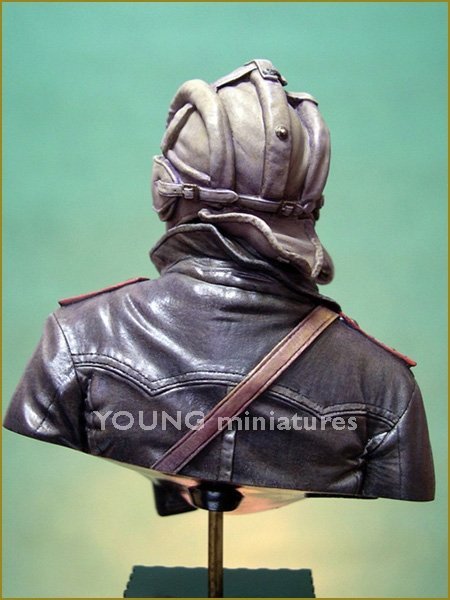 Young Miniatures YM1823 SOVIET TANK COMMANDER 1944 1/10