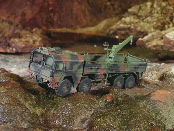 Revell 03172 LKW 10t. mil gl (8x8 Truck) (1:72)