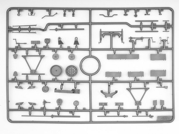 ICM 35596 BM-13-16 on G7107 chassis with Soviet crew 1/35