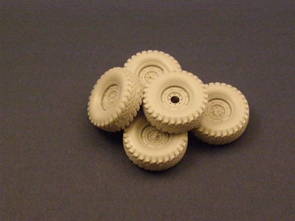 Panzer Art RE35-075 Road wheels with spare for HUMVEE 1/35