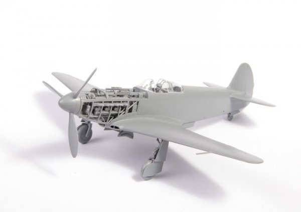 Zvezda 4814 Soviet fighter Yakovlev YAK-3 (1:48)