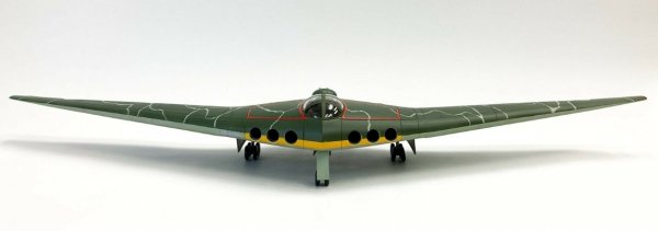 Modelcollect UA72221 Japanese Army Type Z - Long-Range Strategic Bomber 1/72