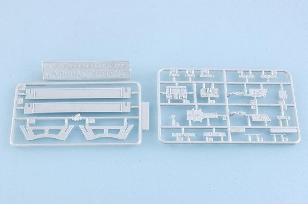 Trumpeter 05722 Russian Navy Marshal Ustinov 1/700