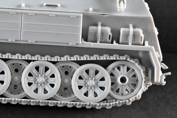 Trumpeter 07404 Sd.Kfz.8 Gepanzerter Zugkraftwagen 12t 1/72