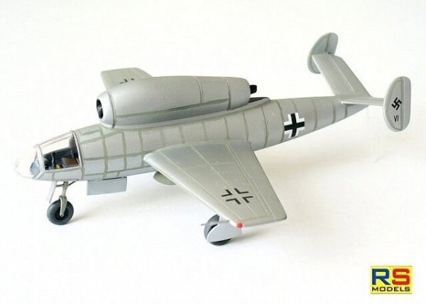 RS Models 92268 Henschel Hs-132 B 1/72