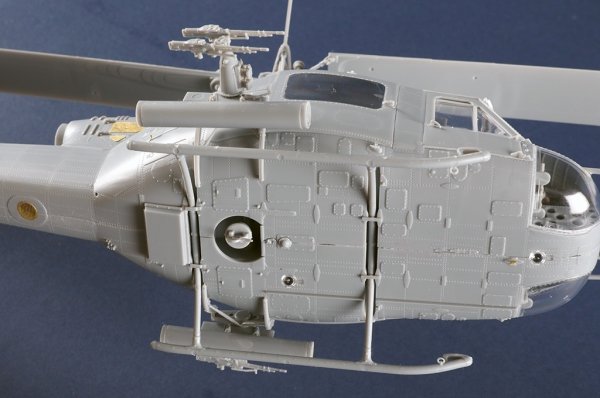Trumpeter 05112 UH-1B Huey - Gunship 1/35