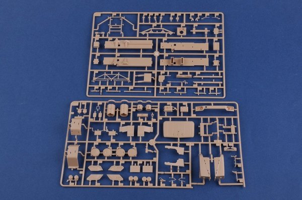 Hobby Boss 85511 Russian KrAZ-260B Tractor with 5P85TE TEL S-300PMU 1/35