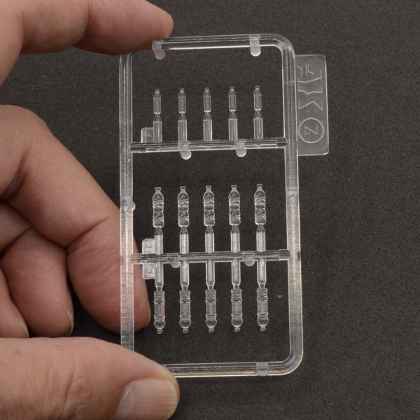 AK Interactive AK35018 BOTTLES &amp; CANS 1/35