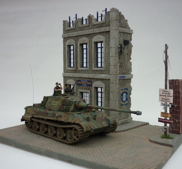 RT-Diorama 35197 Diorama-Base: &quot;Street Corner&quot; 1/35