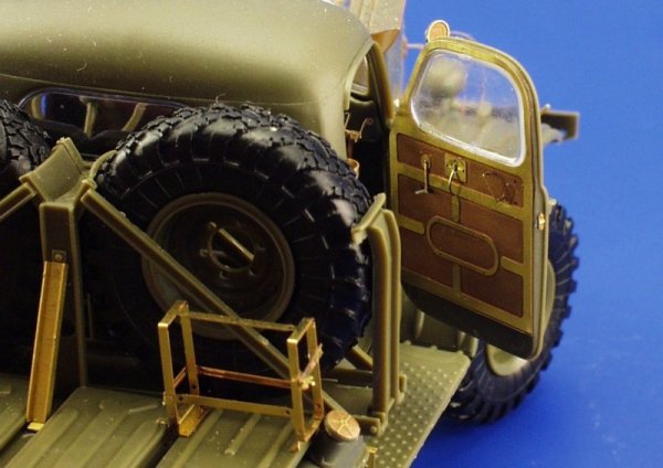 Eduard BIG3529 SA-2 MISSILE / ZiL-157 Truck TRUMPETER 1/35