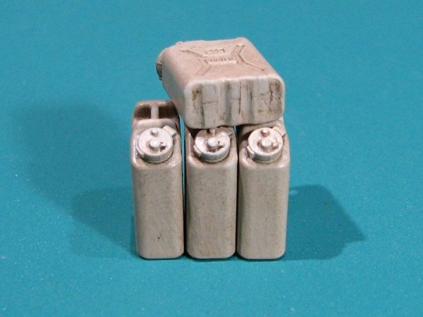 EUREKA XXL E-044 US Military Water Canisters 1:35