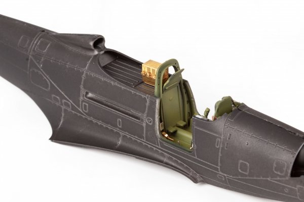 Eduard FE1477 P-39Q ARMA HOBBY 1/48