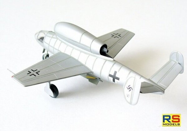 RS Models 92268 Henschel Hs-132 B 1/72