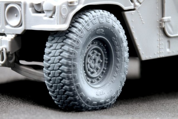 ScaleX WM 35001S HMMWV MT/R 24-bolt Sagged wheel set (Academy, ICM) 1/35