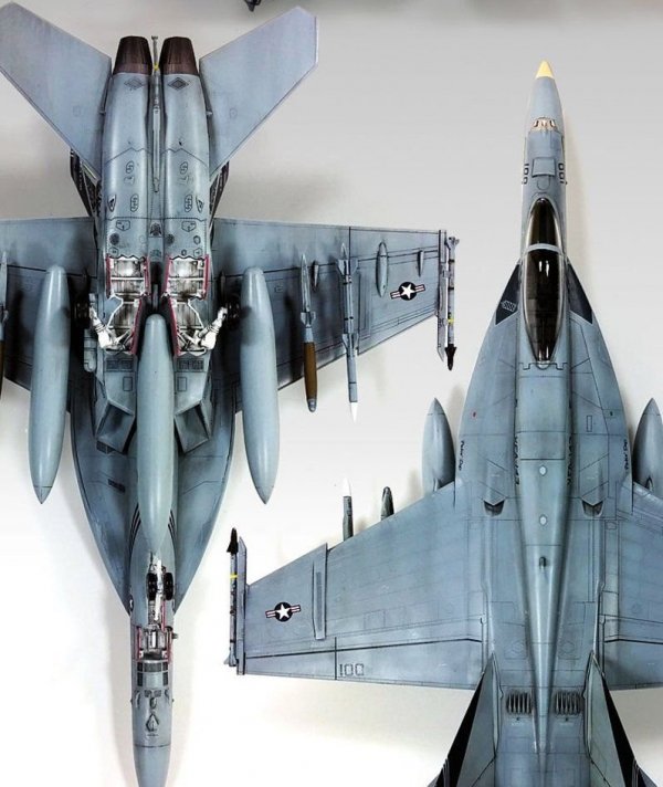  Academy 12547 USN F/A-18E VF-143 &quot;Pukin Dogs&quot; (1:72)