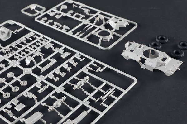 Trumpeter 07441 V-150 Commando w/20mm cannon 1/72