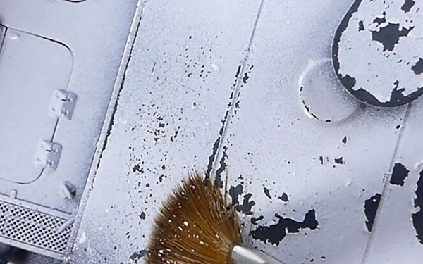 Humbrol AV0101 Chipping and Scratching Agent (20 ml)