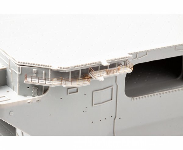 Eduard 53321 USS Wasp LHD-1 part 4 Trumpeter 1/350