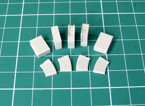 EUREKA XXL E-043 2 cm FlaK38 ammo boxes and magazines 1:35