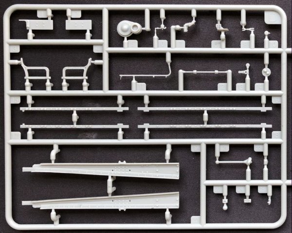 Thunder Model 35400 Russian ChTZ S60 Stalinetz 1/35
