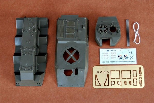 Trumpeter 00327 JGSDF Type 87 Reconnaissance Vehicle (1:35)