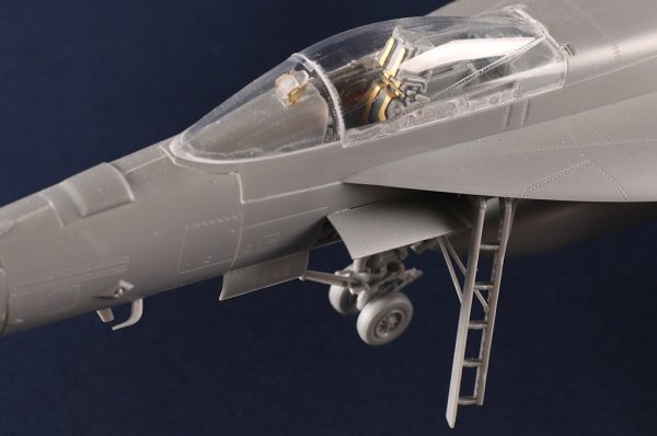 Hobby Boss 85818 F/A-18E Super Hornet VFC-12 1/48