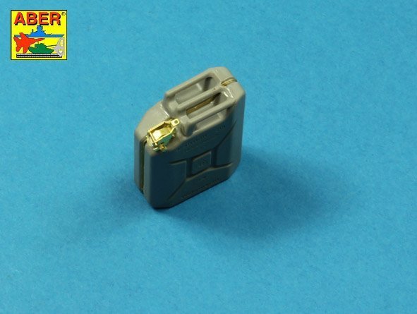 Aber 16158A German WW II 20L Jerry Can closings &amp; 200L fuel drum covers (choice A) (1:16)