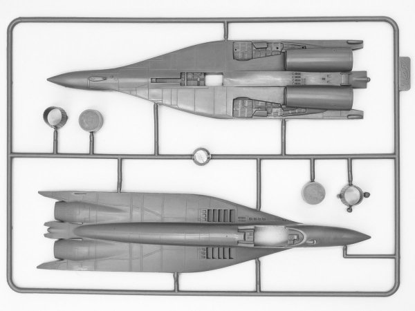 ICM 72143 Radar Hunter MiG-29 “9-13” Ukrainian Fighter with HARM missiles 1/72