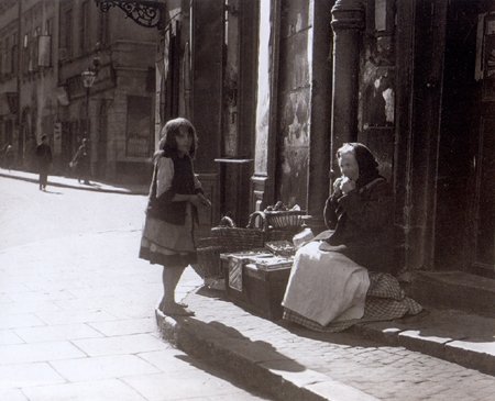 Toro 35F132 Lata Trzydzieste - Figurka - Uliczny Stragan ze Słodyczami 1/35