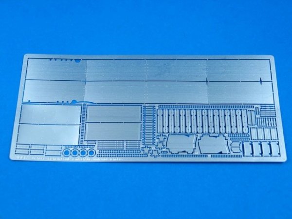 Aber 35214 French battle tank B1 bis version with wide fenders (1:35)
