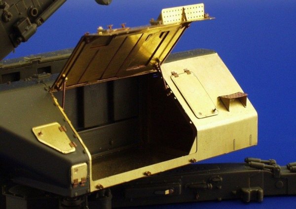 Eduard 35695 SA-2 Missile on launcher 1/35 Trumpeter