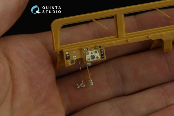 Quinta Studio QD35043 HUMVEE Family 3D-Printed &amp; coloured Interior on decal paper ( Bronco ) 1/35