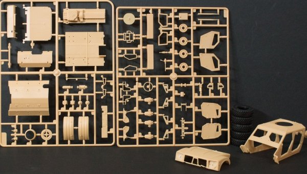 Panda Hobby 35007 M-ATV MRAP with CROW II RWS (1:35)