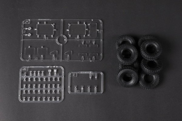 Hobby Boss 85526 M1070 Dump Truck 1/35